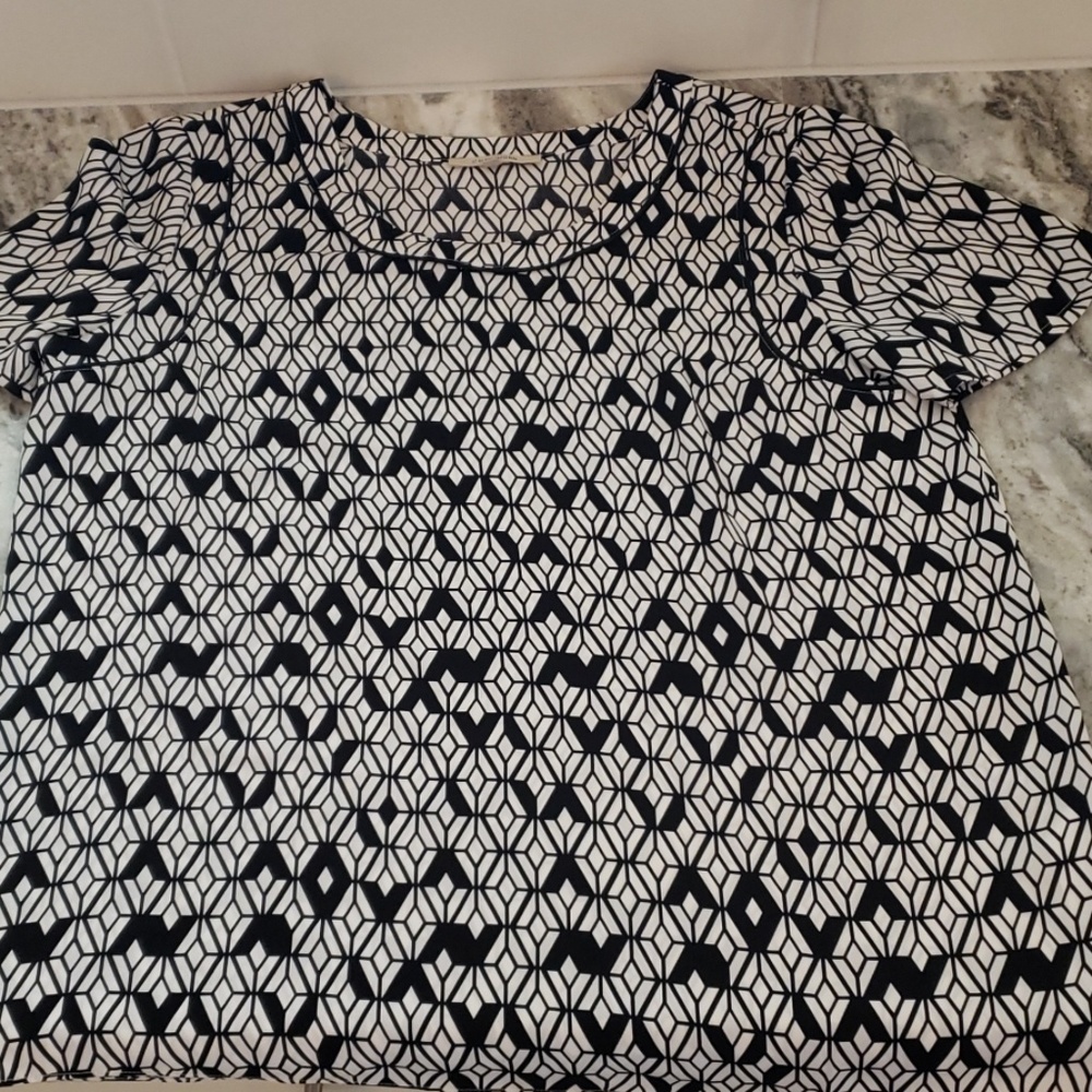 Black & white business casual top